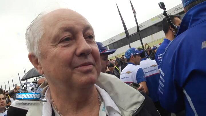 Héctor Martínez Sosa celebra una victoria de Agustín Canapino