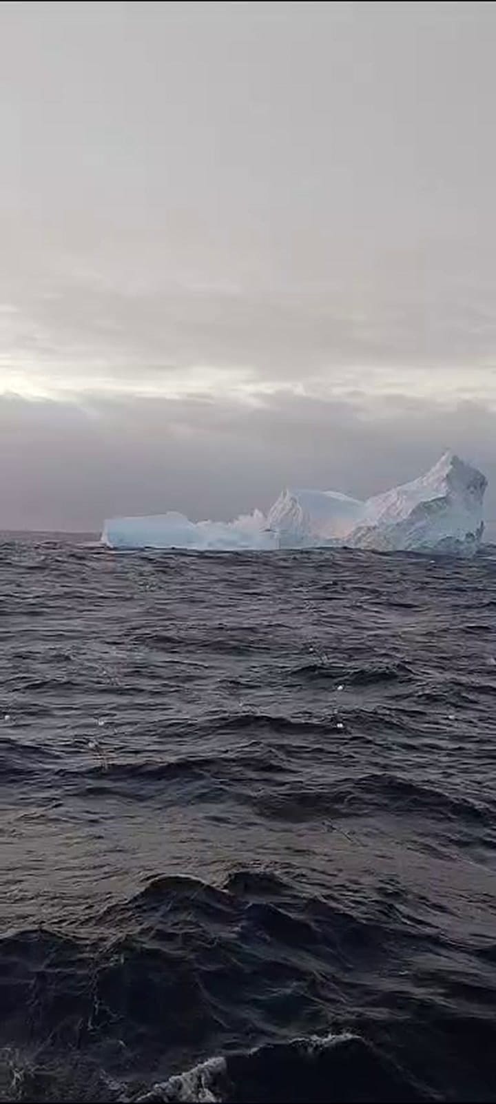 Un iceberg que flota en la Isla de los Estados
