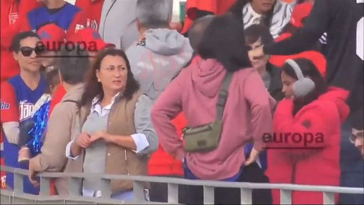 Shakira presente en la despedida de su hijo Milan de su club de béisbol en Barcelona