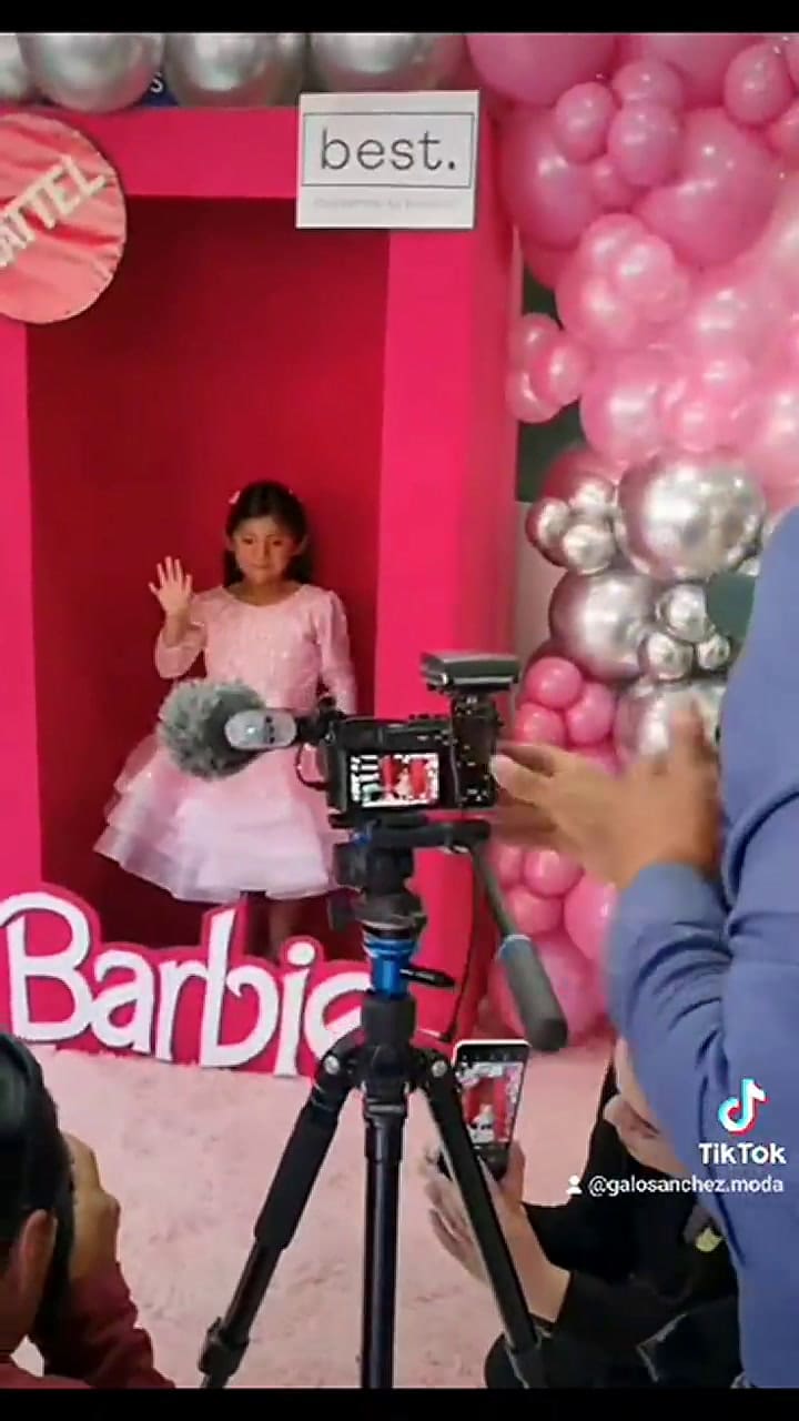 Galo Sánchez realizó el vestido soñado por Jimena, la niña que deseó ser Barbie