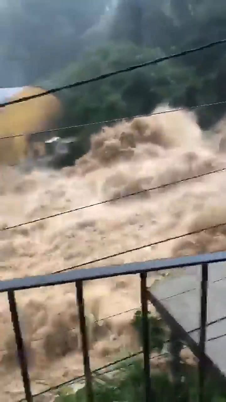 Avalanchas de lodo e inundaciones: 44 muertos tras fuertes lluvias en el estado de Río de Janeiro