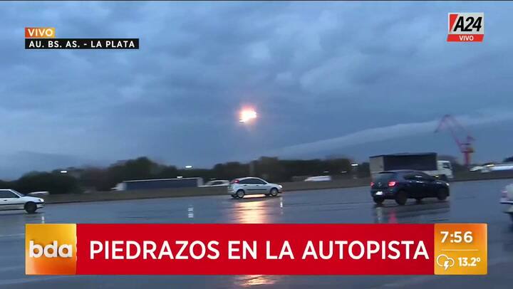 El fuerte piedrazo que sufrió un camarógrafo en la Autopista Buenos Aires-La Plata
