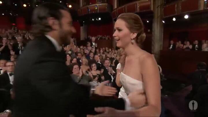 Jennifer Lawren lució el vestido más caro en los Oscar