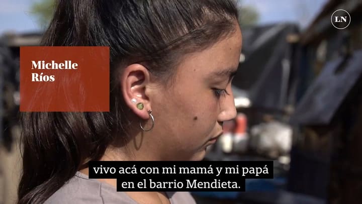 Hambre de futuro, Michelle tiene 12 años, camina una hora para llegar a la escuela y necesita útiles