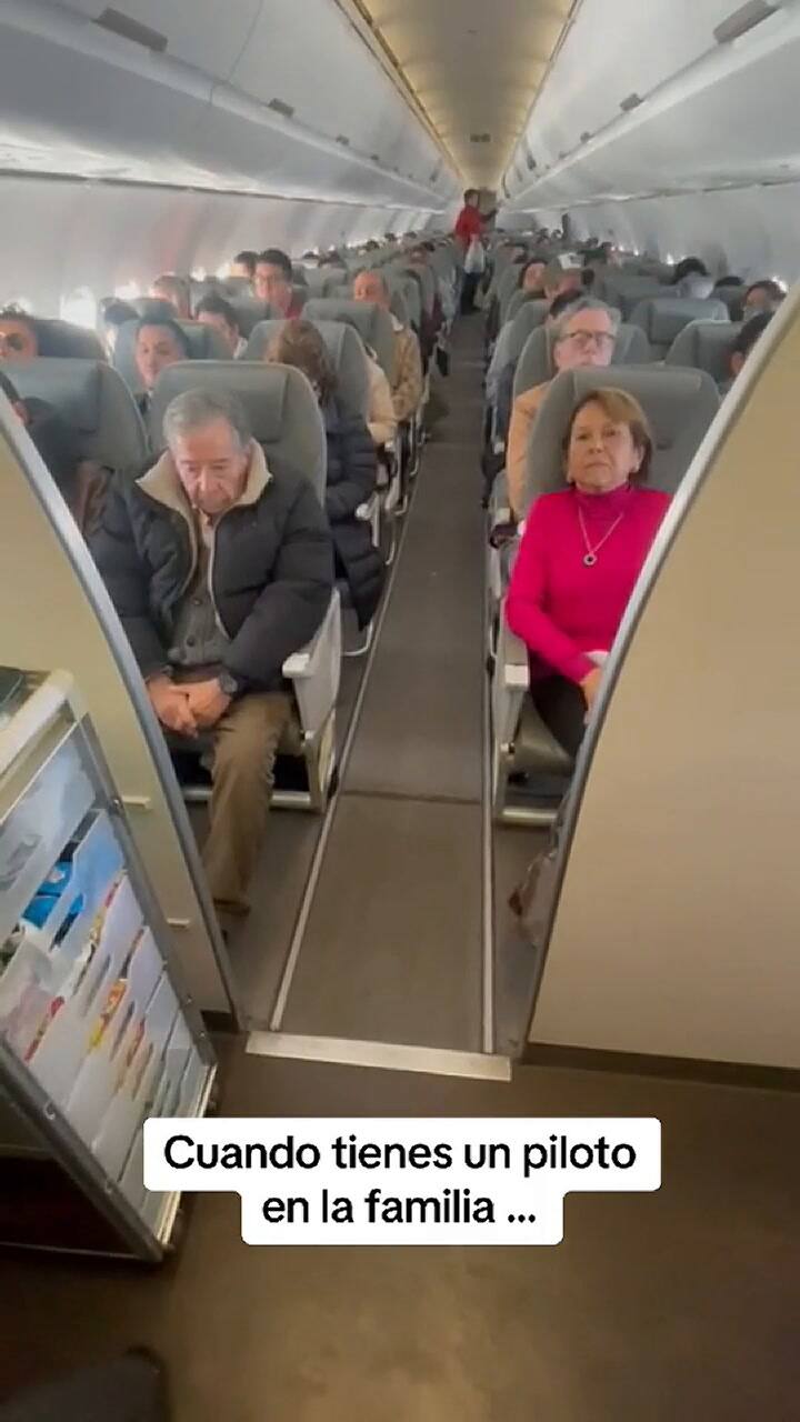 El emotivo saludo de un piloto a cuatro pasajeros muy especiales