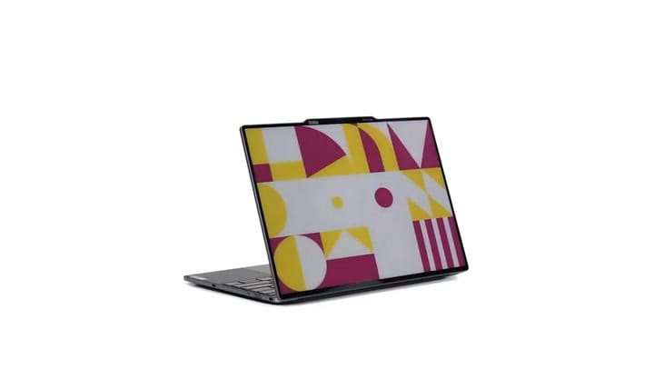 Una Lenovo ThinkBook 13x Gen 4 SPE con cubierta de tinta electrónica color (CES 2024)