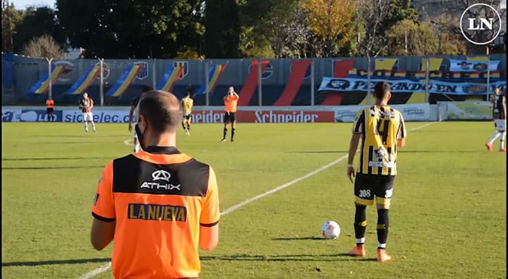 En el partido Flandria y colegiales también conmemoraron los 35 años del gol de Maradona