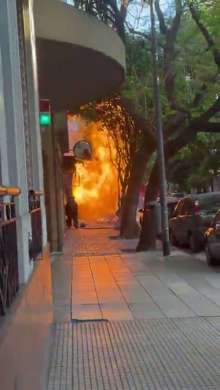 Impactante incendio tras una fuga de gas en Caballito