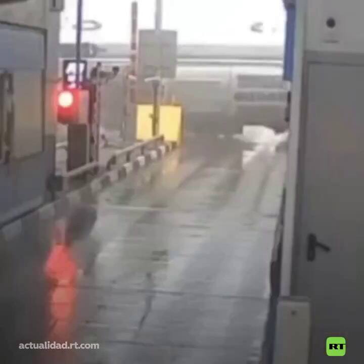 El momento del choque del autobús en Rusia