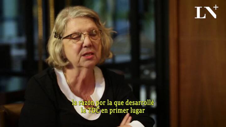 Su historia personal como paciente con intentos de suicidios y la adopción de su hija