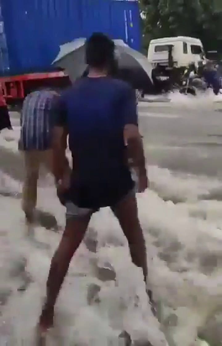 Calles inundadas en Bangladesh tras las fuertes lluvias