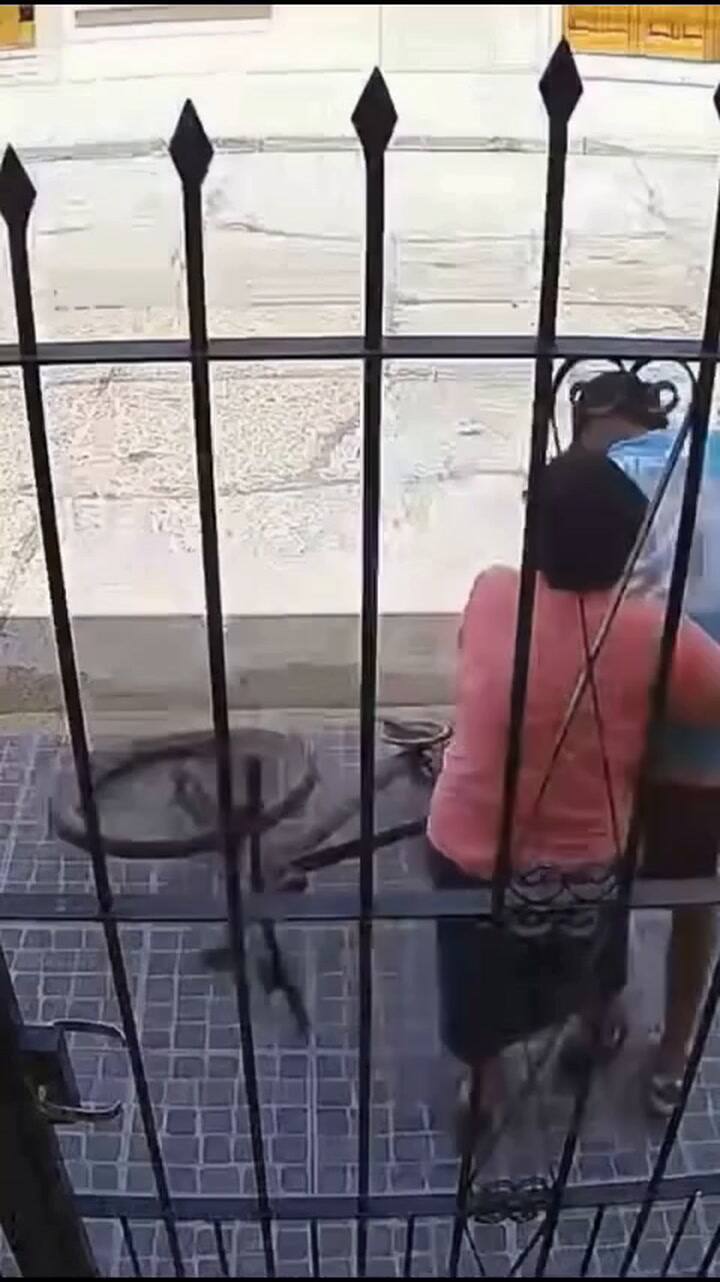 Así fue el momento del forcejeo