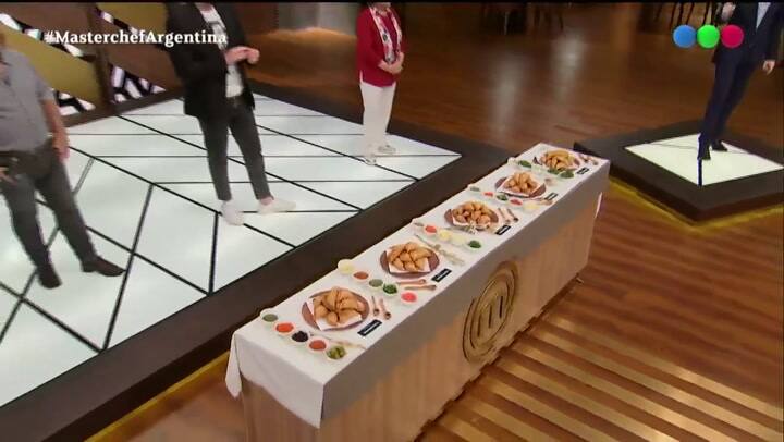 MasterChef Celebrity. Fede Bal perjudicó a Boy Olmi dos veces en el desafío de la empanadas - Fuent