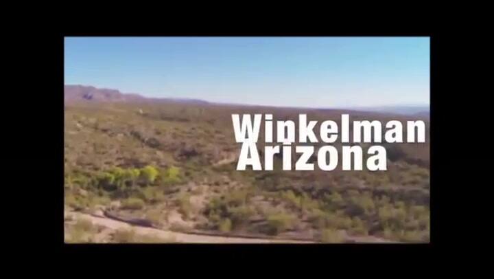 Tiene 61 años, es conductor de limusina y construyó un cohete para demostrar que la Tierra es plana