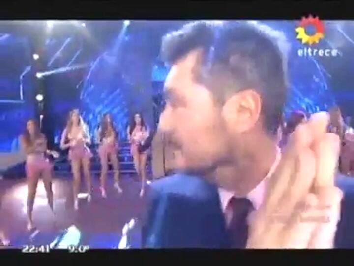 Mauricio Macri y Cristina Kirchner se debaten durante la apertura de ShowMatch