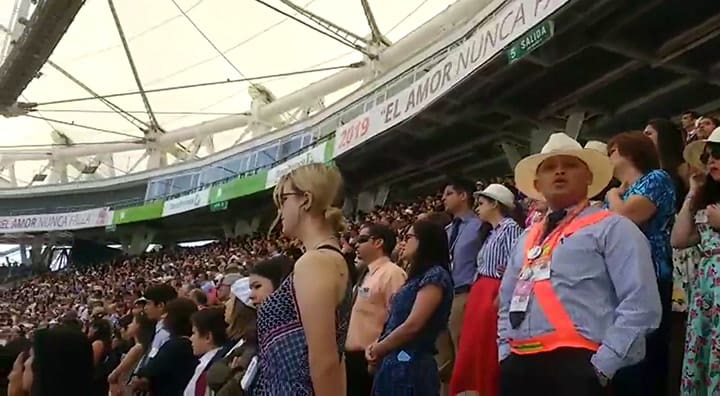 Cánticos en el encuentro internacional de testigos de Jehová