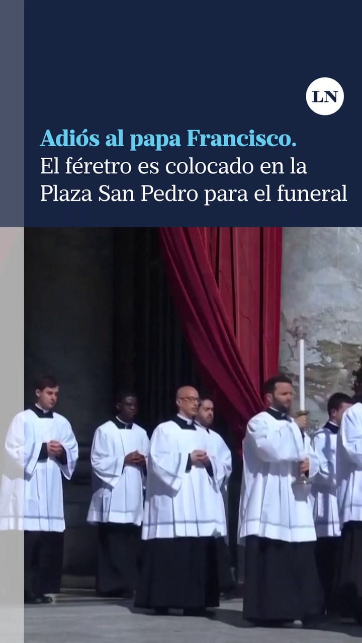 Traslado del féretro a la plaza de San Pedro