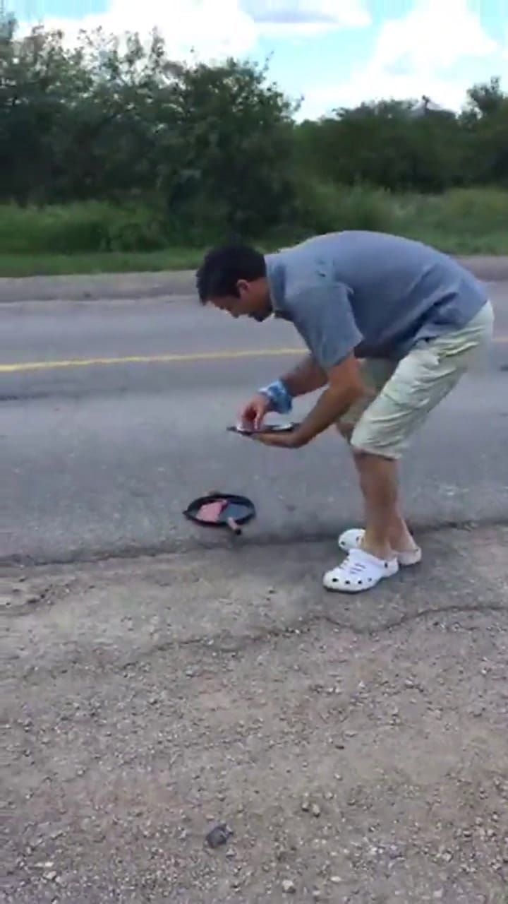 Santiago del Estero un hombre cocinó un bife en el asfalto, parte 1