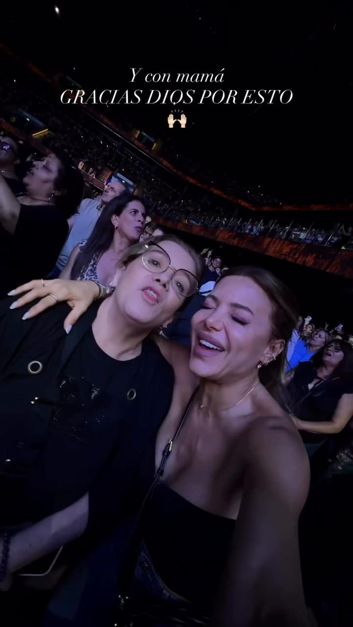 Evangelina Anderson fue acompañada por su mamá