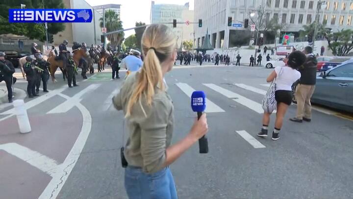 Reportera australiana recibe balazo de goma en protesta de Los Ángeles (Reuters)