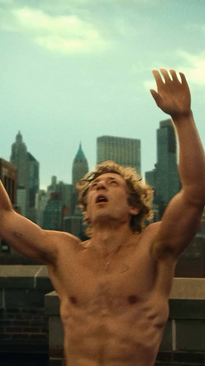 Jeremy Allen White realizó una campaña de ropa interior