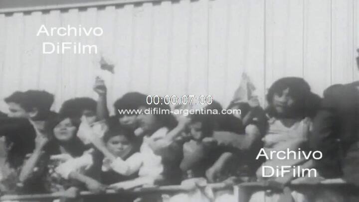 Augusto Pinochet condecora a Jorge Rafael Videla (1978)