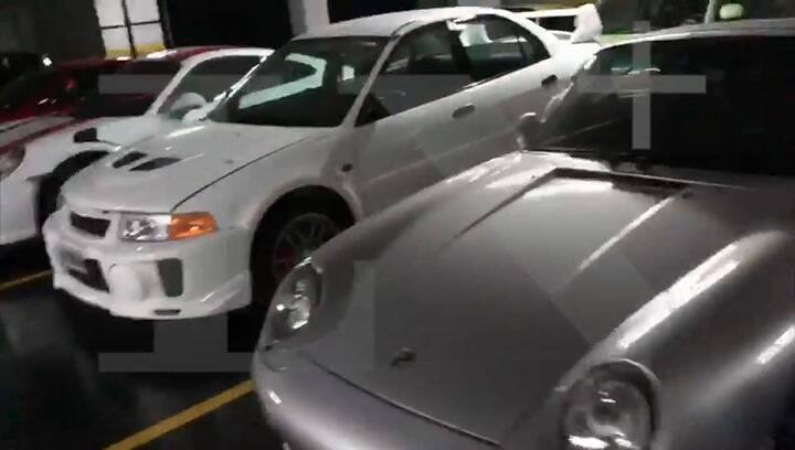 Como era la lujosa colección de autos que allanó la Justicia