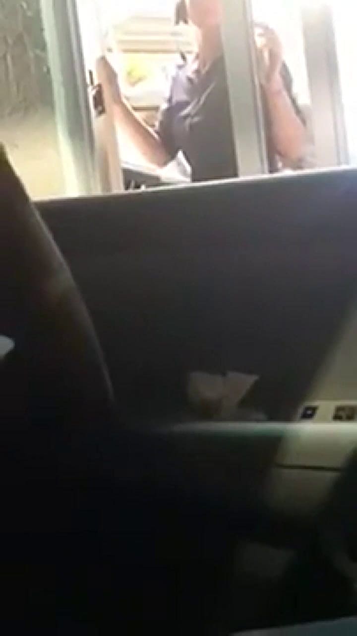 “¡Esto es Hialeah!” Una empleada de Taco Bell se niega a atender a una orden en inglés