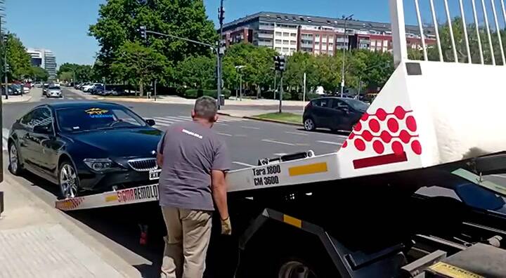 Maradona. Entregaron un auto que estaba a nombre de Doña Tota