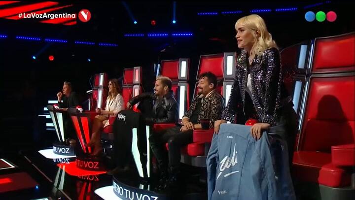 Santiago Borda se animó a imitar a Lali - Fuente: Telefe
