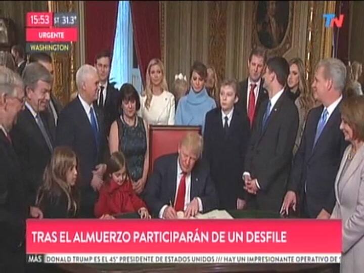 Los primeros documentos firmados por Trump presidente - Fuente TN