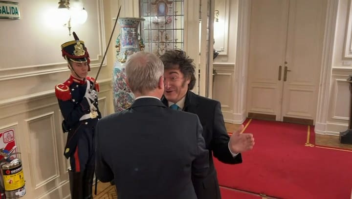 El presidente Javier Milei recibió al recientemente electo presidente de Chile, José Antonio Kast en su despacho de la casa Rosada.