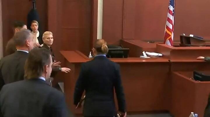 El tenso momento en el que Amber Heard intercambió mirada con Johnny Depp