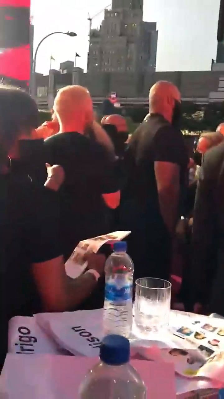 A un paso de pelearse a puño limpio, Machine Gun Kelly y Conor McGregor debieron ser separados