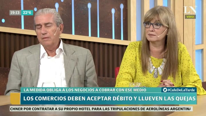 Los comercios deben aceptar débito y llueven las quejas