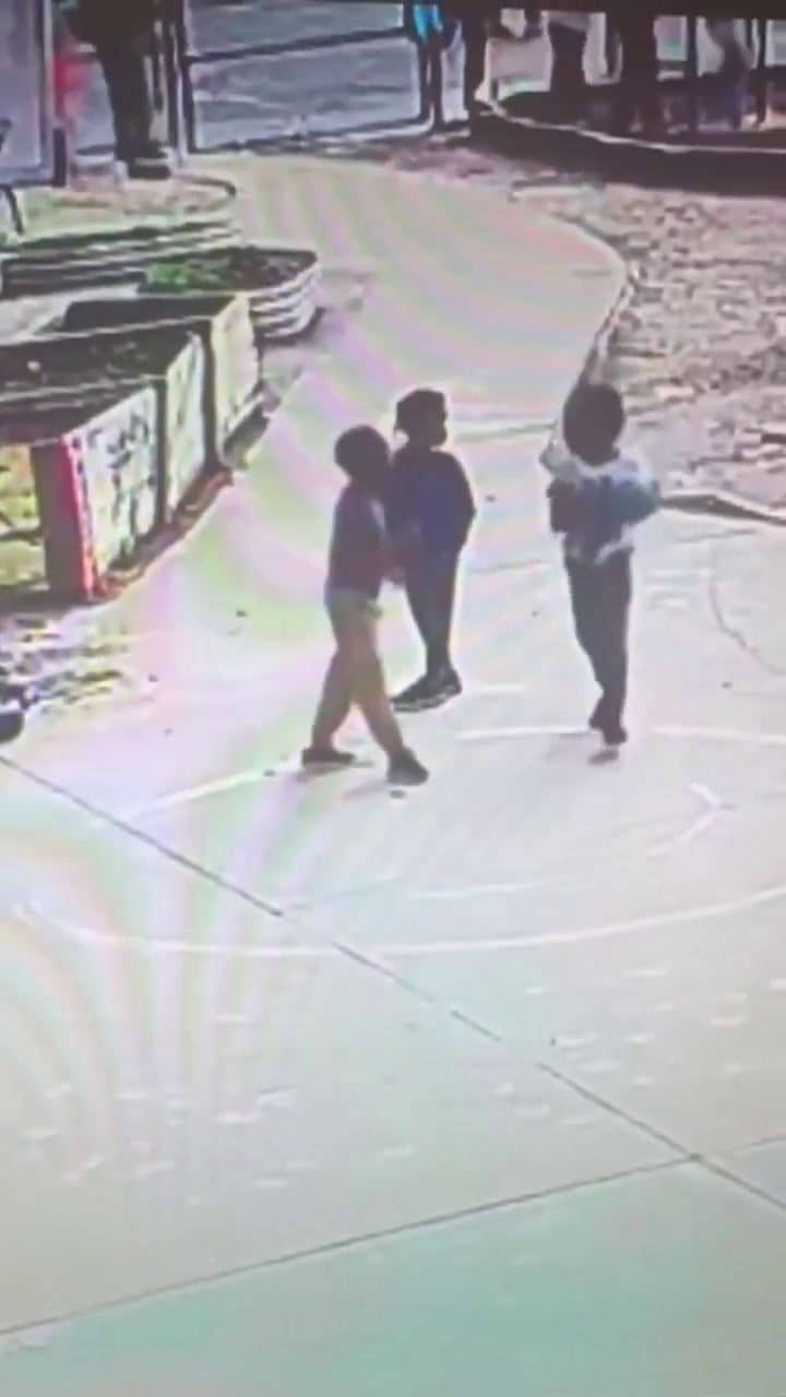 Un niño de nueve años salvó a su compañero de escuela con un procedimiento de primeros auxilios que vio en YouTube