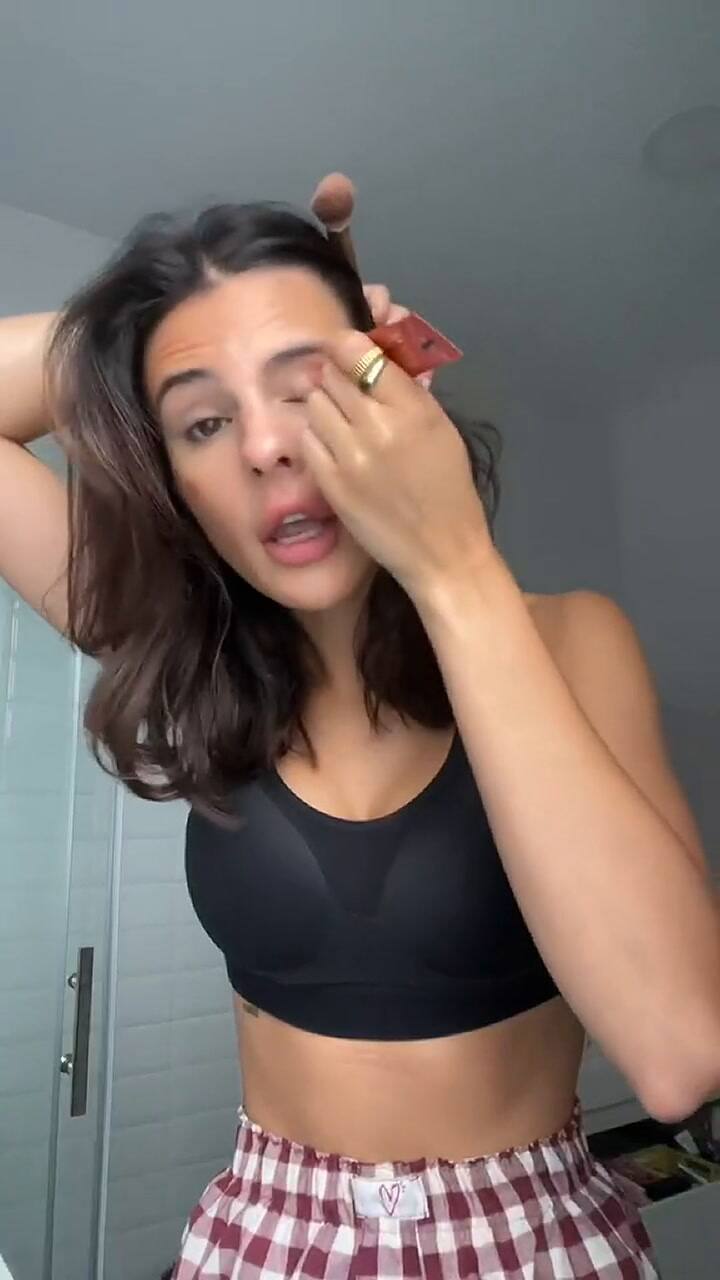 Un influencer contó cómo un niño le cortó el pelo en un colectivo