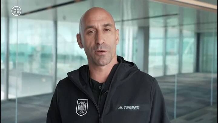 Luis Rubiales pidió disculpas por el beso a Jenni Hermoso