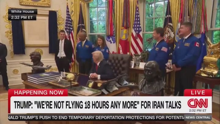 El momento en que Trump se burla del director de la NASA