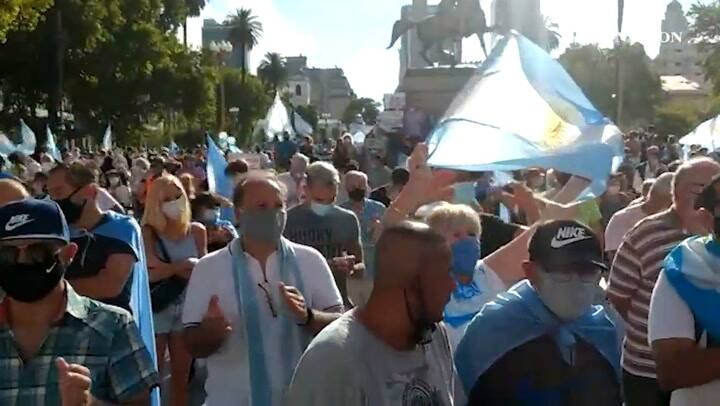 27F: comienza la manifestación en Plaza de Mayo contra el Gobierno por las vacunas vip