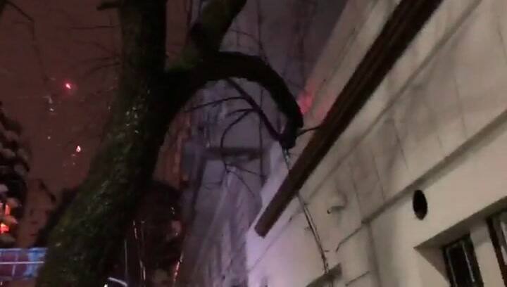 Fuegos artificiales y cánticos religiosos en el sector en contra del aborto