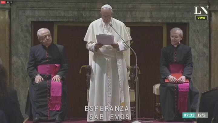 Los peligros de Internet para los chicos, según el papa Francisco