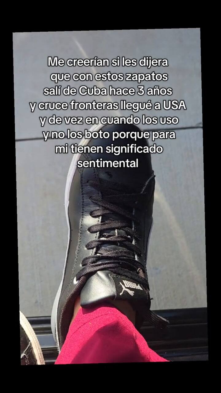 Cubana mostró los zapatos con los que emigró a EEUU