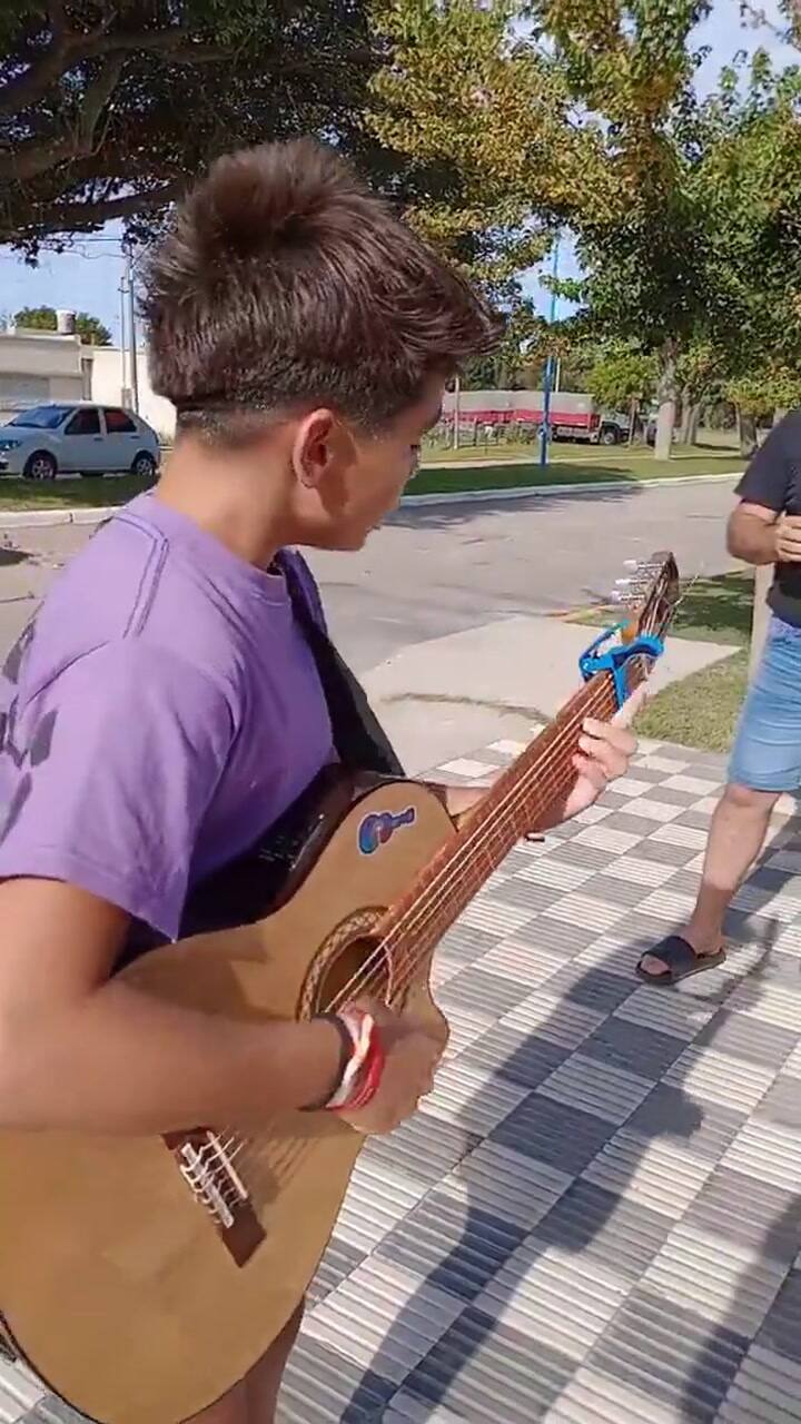 Un niño y la emoción de Scaloni al escucharlo