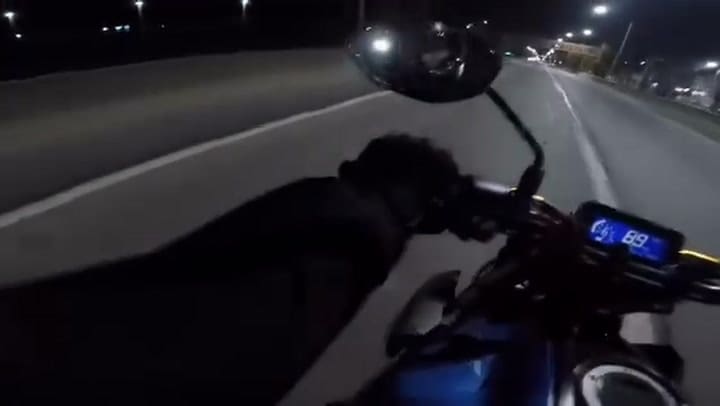 Le arrebataron la llave para robarle la moto en el Acceso Sudeste