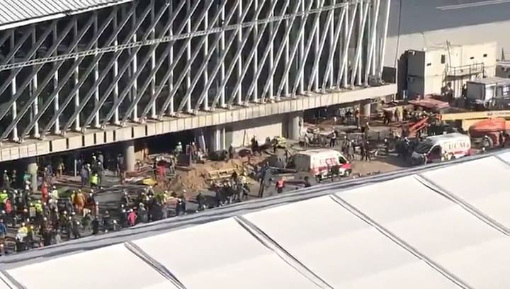 Tragédia en Ezeiza. Derrumbe en obra terminal C - Fuente: Twitter