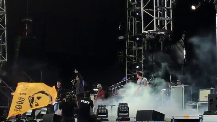 Micky Rodríguez invitó a Ciro y los Persas al escenario para hacer “Taxi boy” de Los Piojos - Fuente