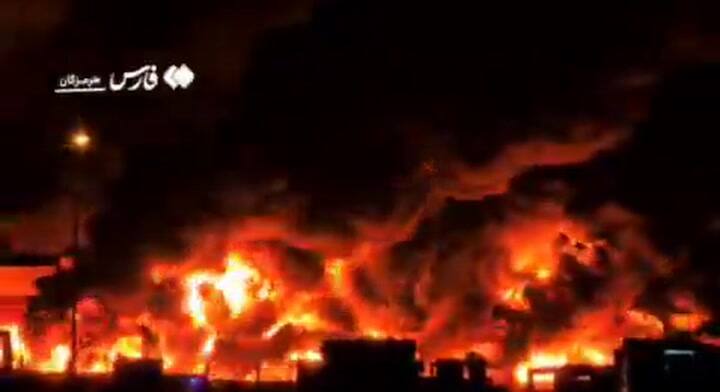 El intenso fuego derivado de la explosión se extendió durante la noche