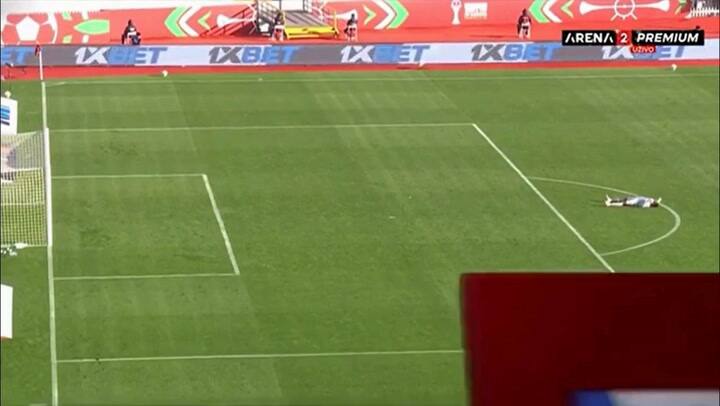 ¿Qué le pasó?: en pleno partido por la Copa África el arquero de Sudán se desplomó de la nada