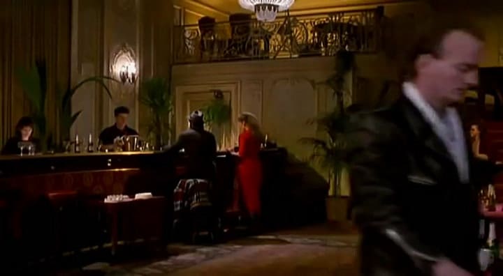 Escena de 'Las alas del deseo', de Wim Wenders, con guion de Peter Handke - Fuente: YouTube